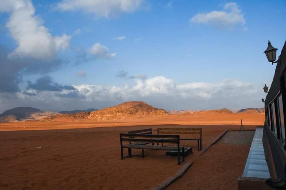 Desert Shine Camp وادي رم المظهر الخارجي الصورة